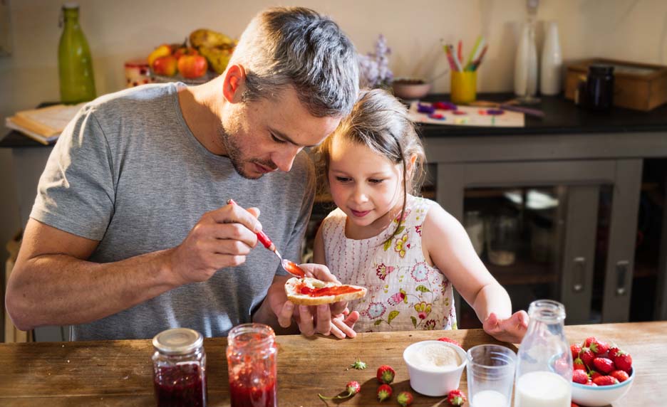 Le comportement alimentaire des enfants, sous influence maternelle et aussi paternelle