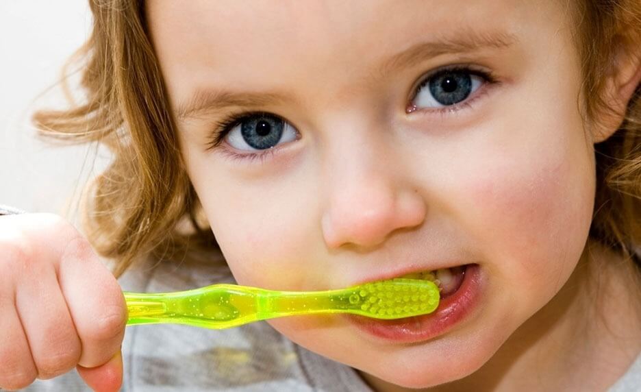 Consommation de sucres libres avant le coucher et caries chez l’enfant