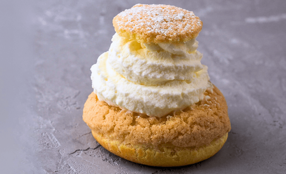 Choux craquelin et sa chantilly vanille 