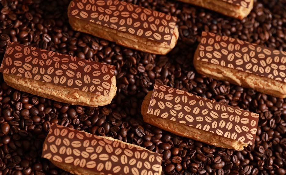 Eclair au café
