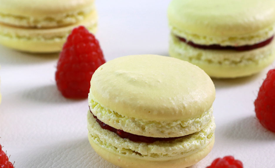 Macaron pistache, gélifié framboise