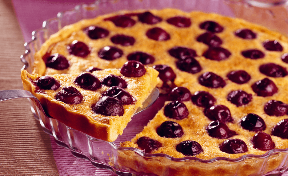 Tarte aux cerises et macarons